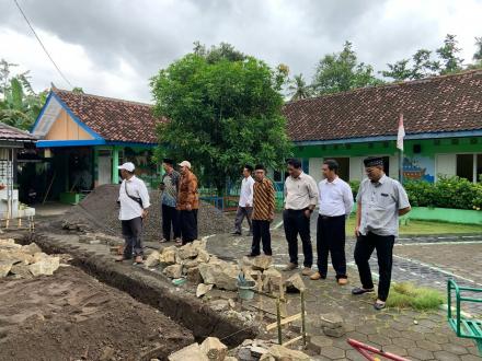 Peletakan Batu Pertama Pembangunan Aula TK Pertiwi 51 Mulyodadi Resmi Dilaksanakan