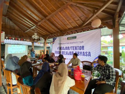 Tak Terlihat di Layar, Begini Perjuangan Tentor Abyasa di Balik Kelas