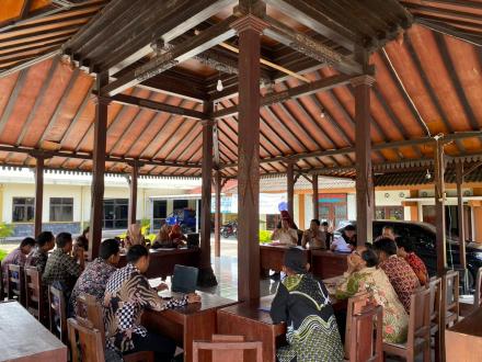 Sidang Dewan Juri Lomba Menulis Cerita Rakyat
