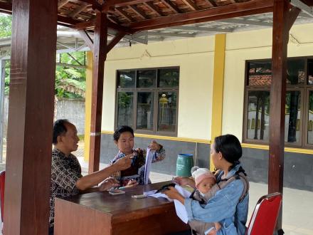 Penyaluran Bantuan Langsung Tunai (BLT) kepada Keluarga Penerima Manfaat